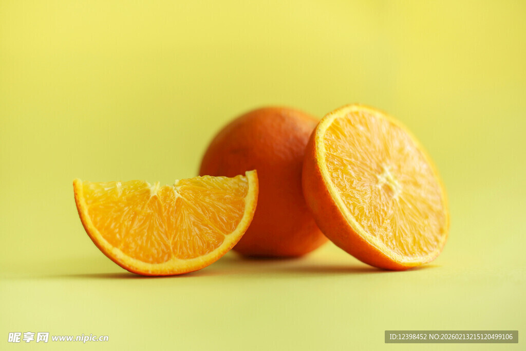 新鲜橙子切片展示