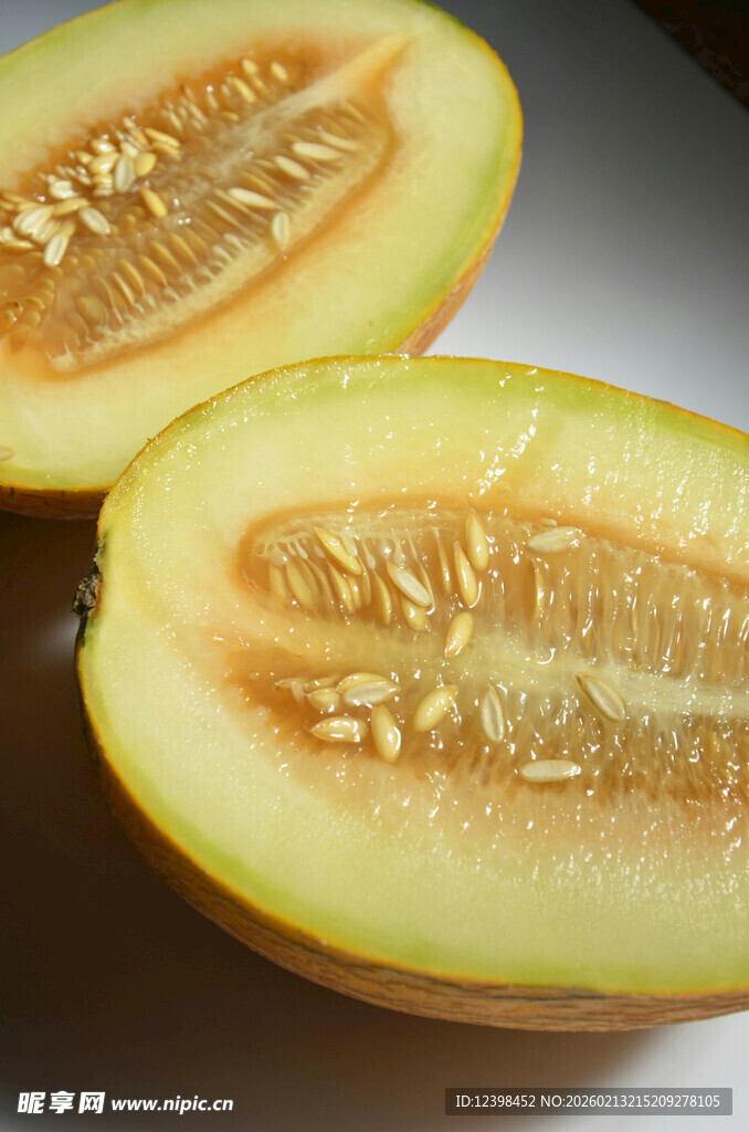 切开的美味甜瓜