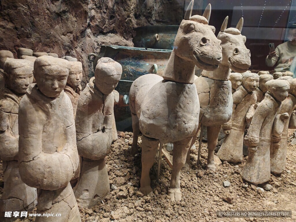 古代陶俑群像展示