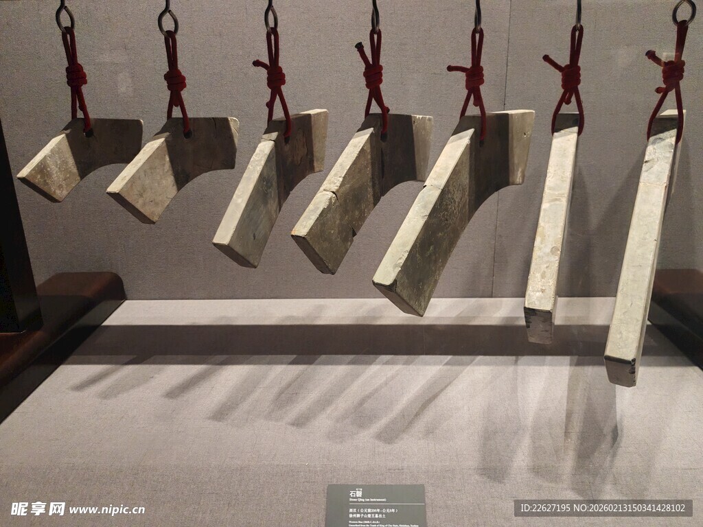 古代编磬乐器展示