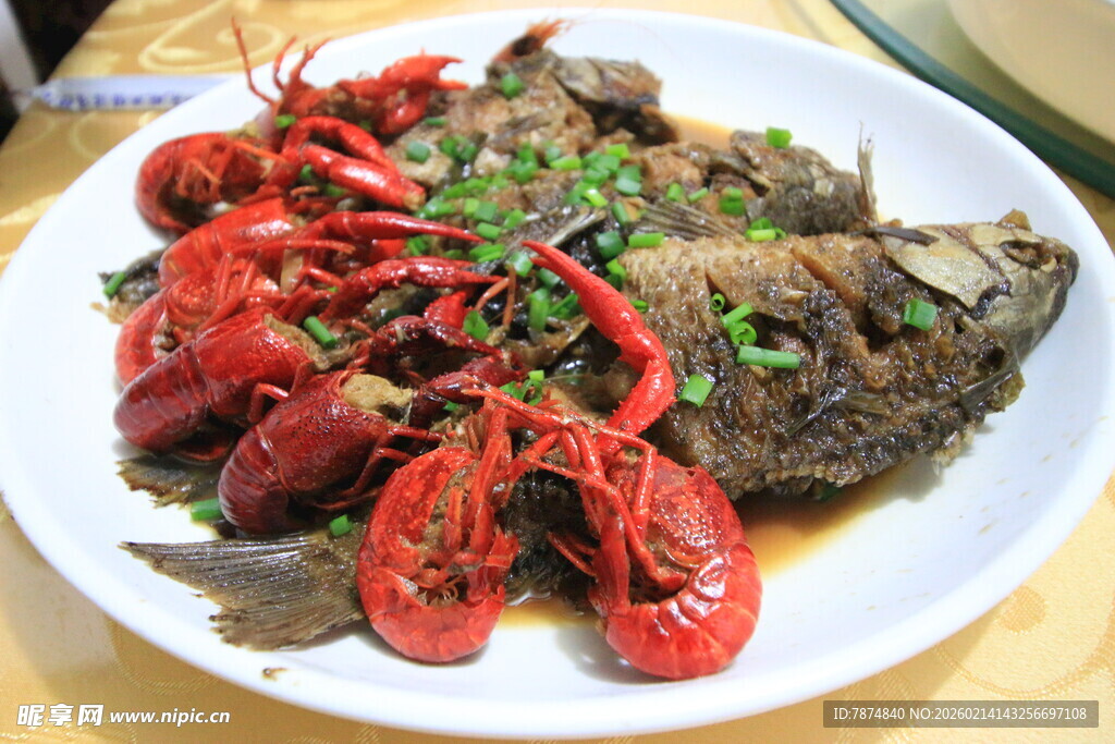 美味龙虾配鱼佳肴