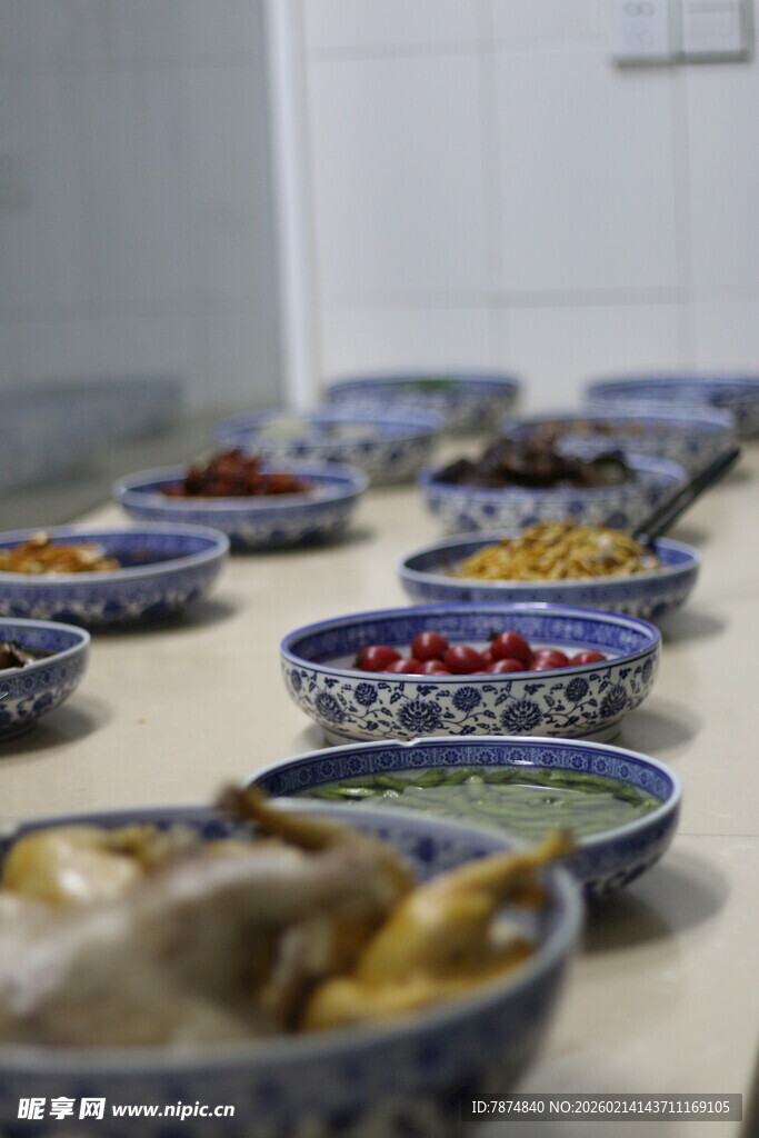 多彩碗装食材展示