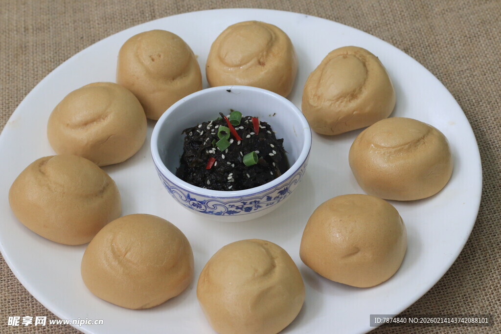 杂粮窝窝头配蘸料