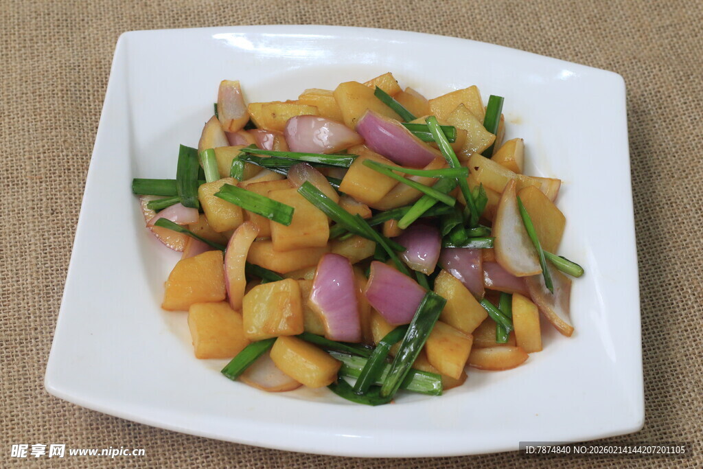彩椒土豆炒葱段