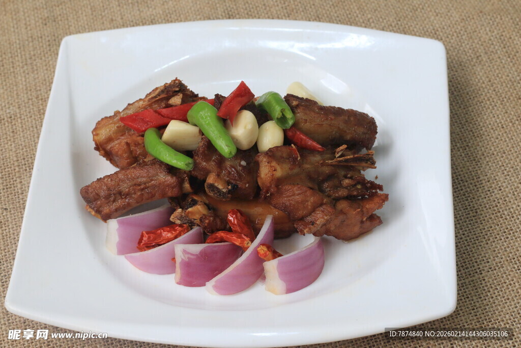 美味彩椒炒排骨