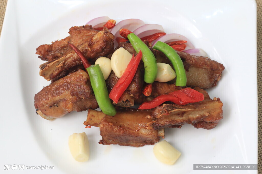 香辣排骨配彩椒