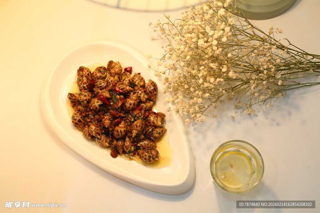 美味坚果配清新饮品