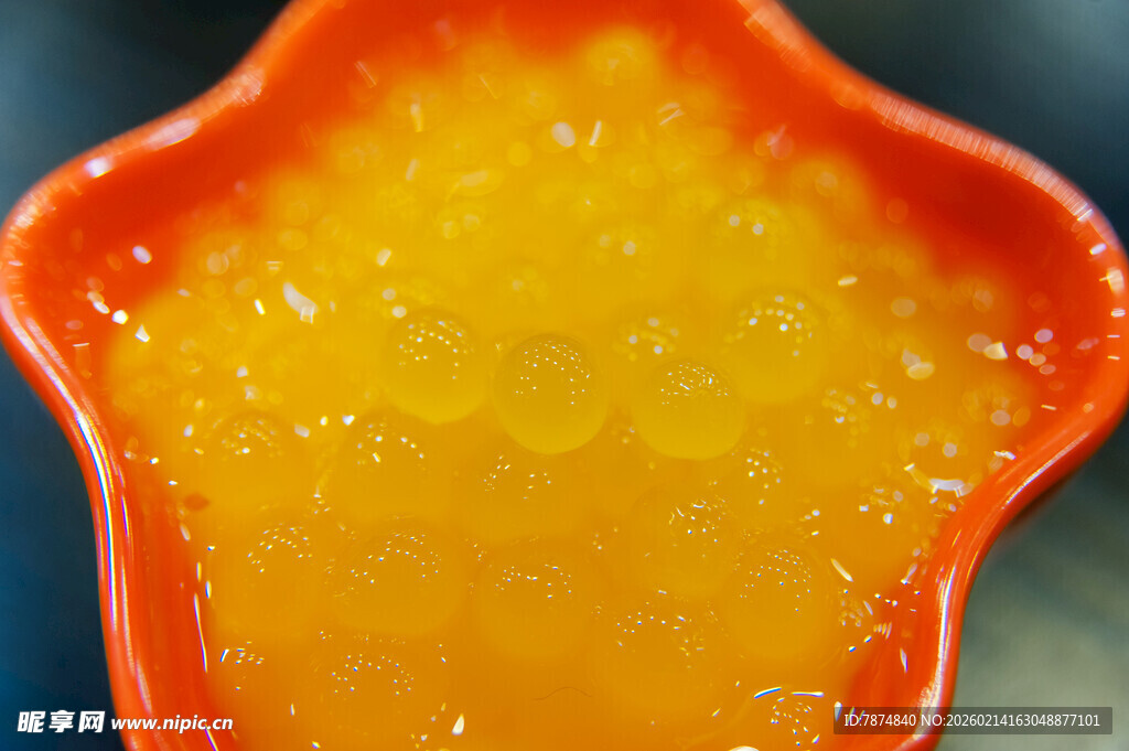 星形容器中的黄色果冻