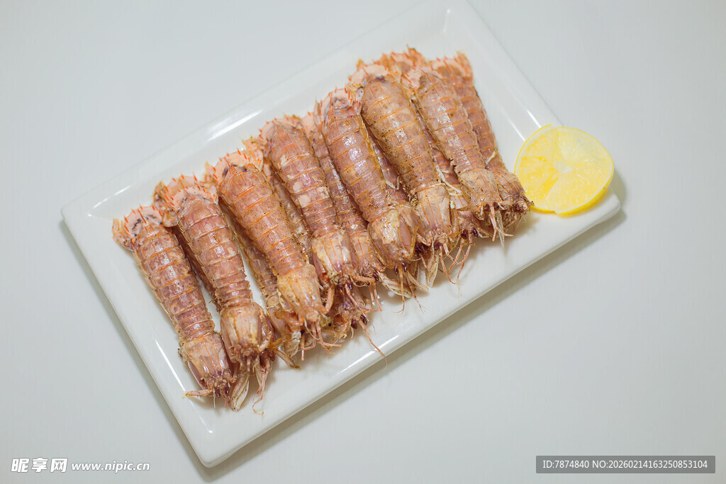 新鲜鱿鱼须摆盘展示