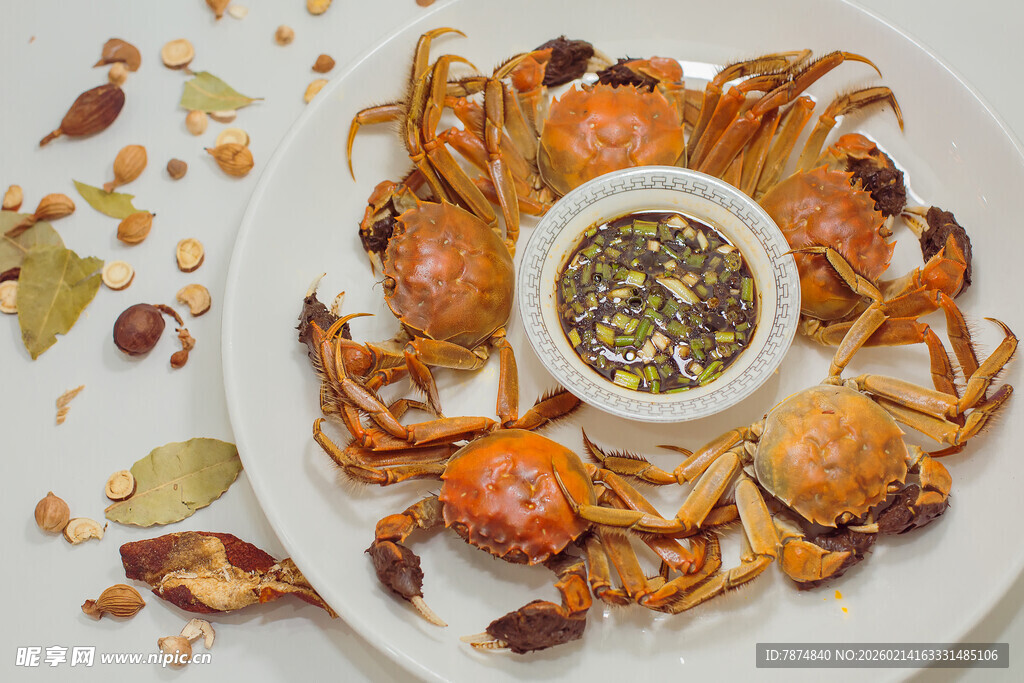 美味大闸蟹配特色蘸料