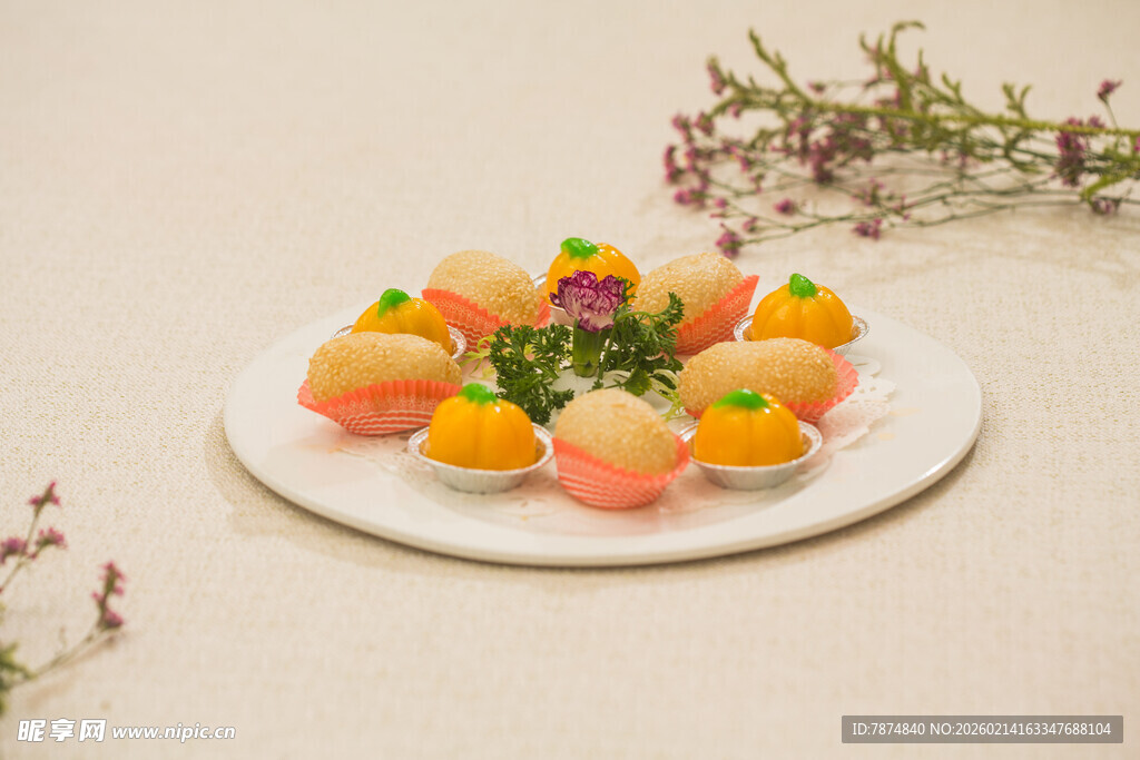 精致多彩小点心摆盘