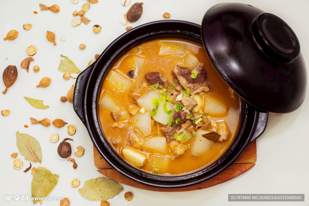 美味砂锅炖菜 香气四溢