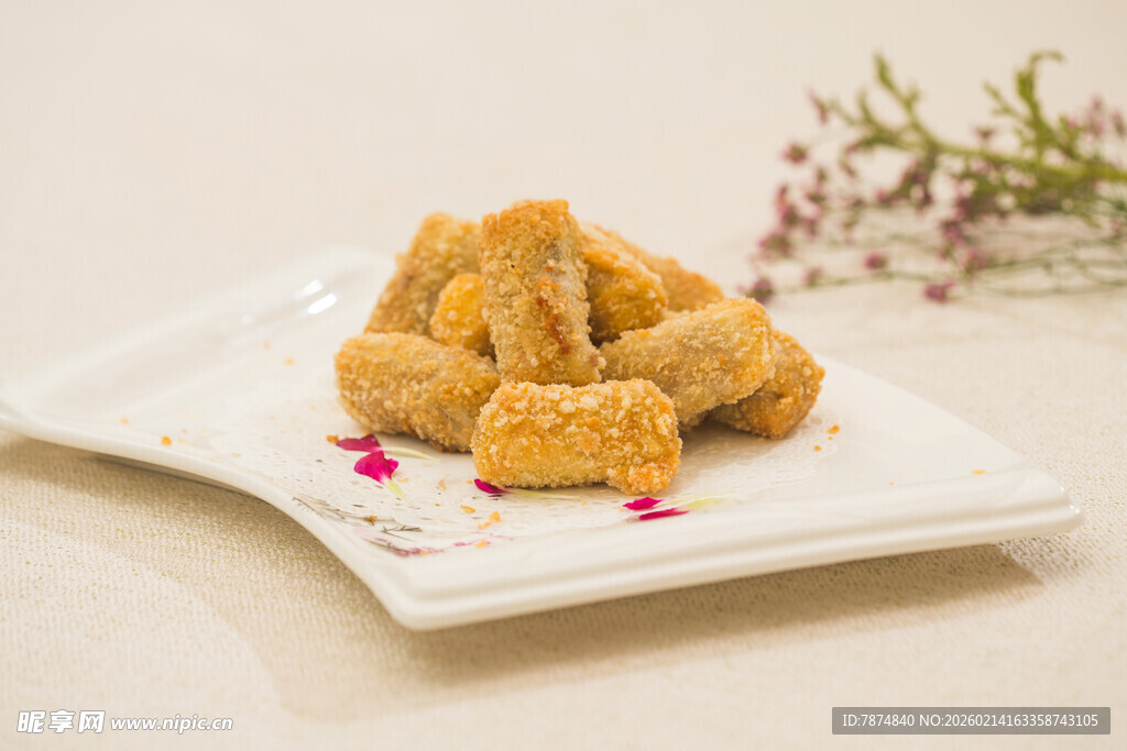 美味炸物摆于精致白盘