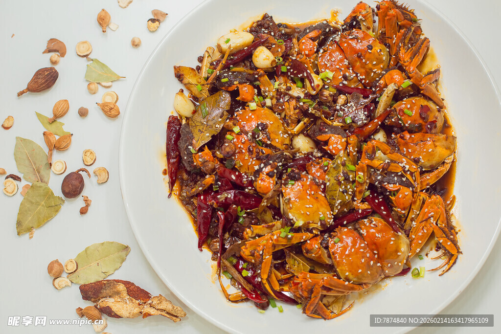 美味烤南瓜配坚果与谷物