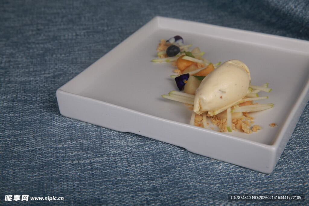 精致甜品摆盘之美味冰淇淋