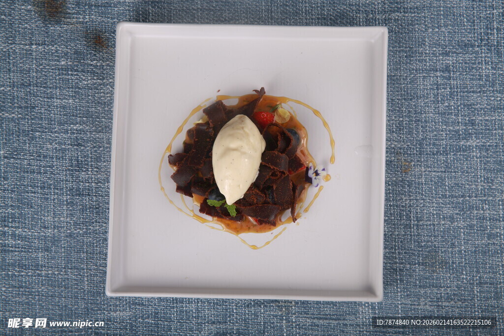 精致摆盘的特色美食