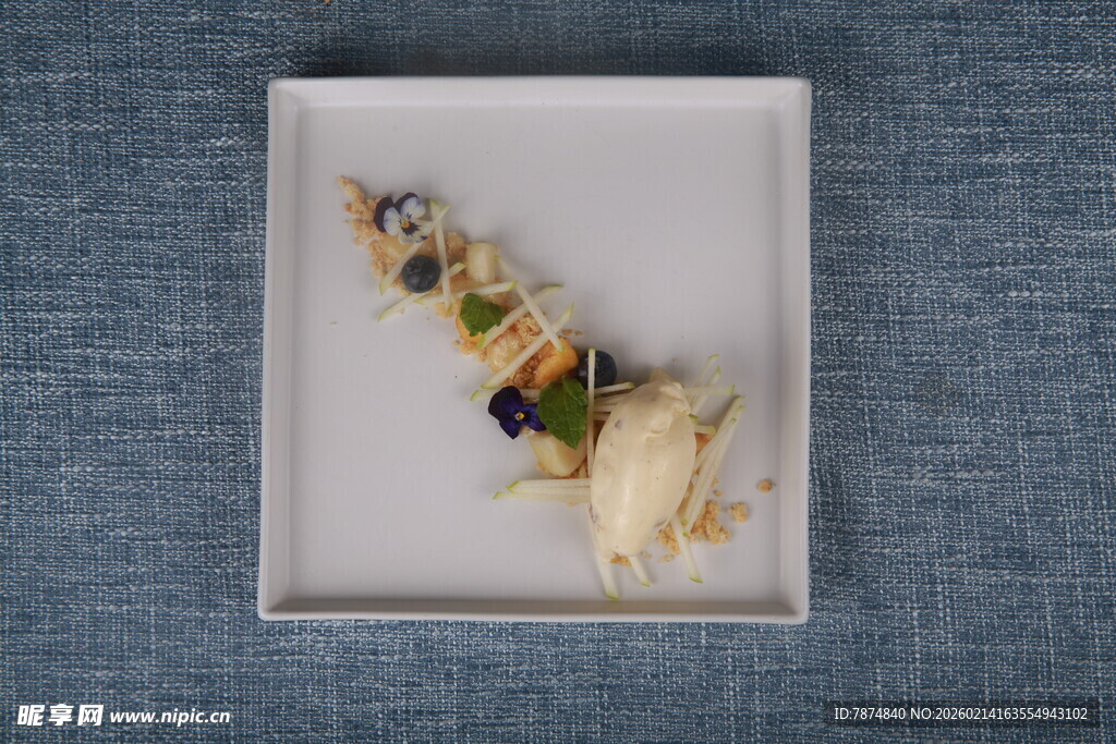 精致多彩骆驼摆件