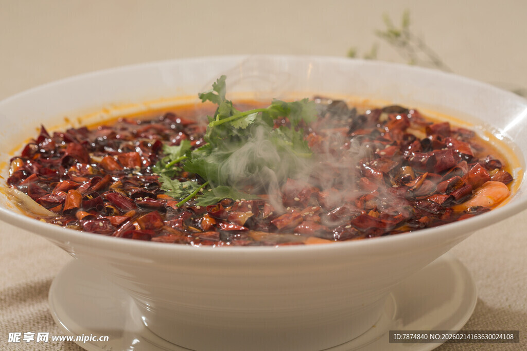 香辣水煮肉片热气腾腾