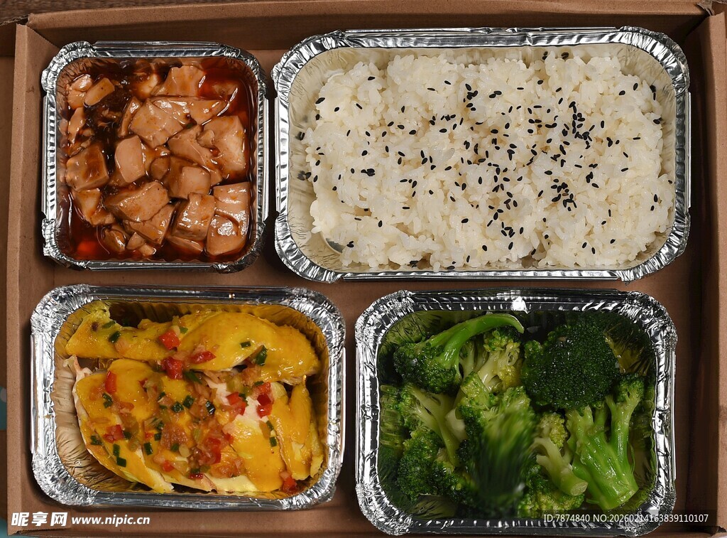 营养均衡的分格餐食