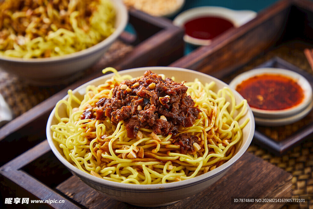 美味肉酱拌面 色泽诱人