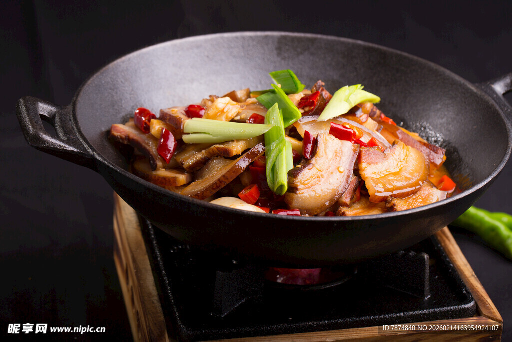 锅中美味 辣椒炒五花肉