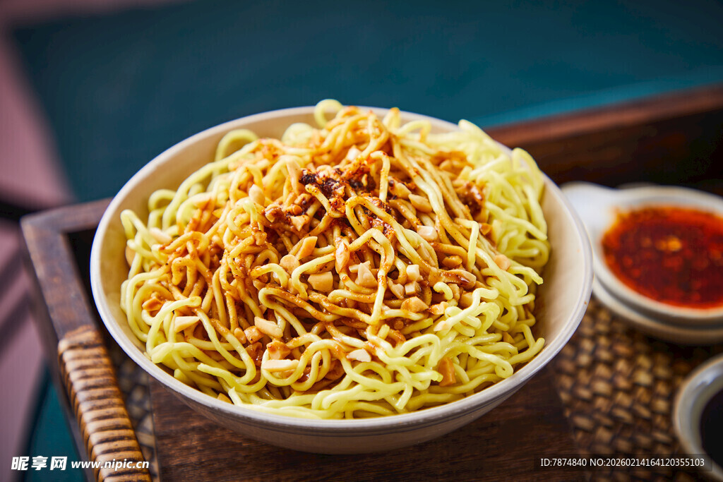 美味凉拌面 鲜香诱人