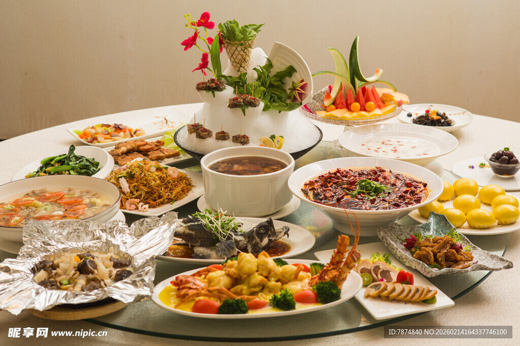 丰盛美味中式宴席菜品