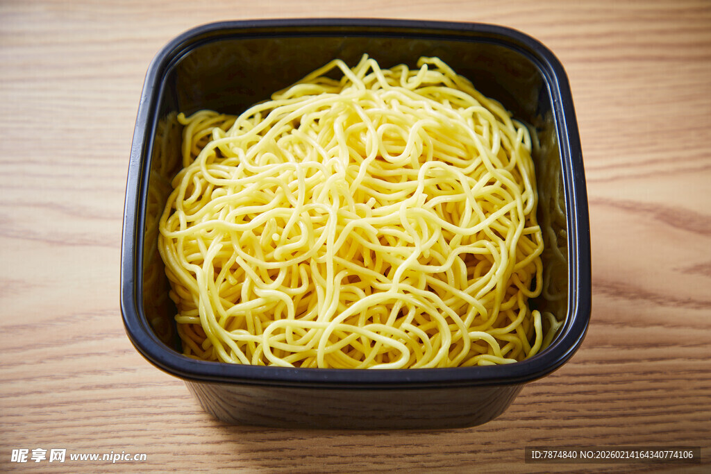一碗黄色面条
