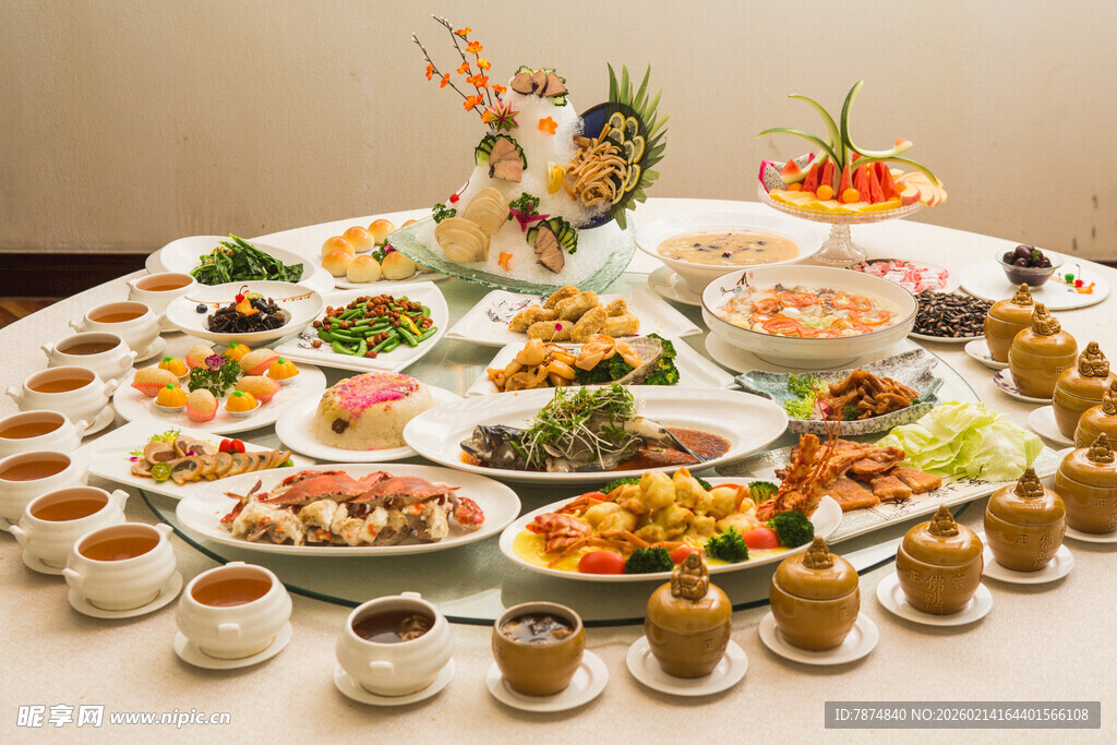 丰盛中式宴席美食拼盘