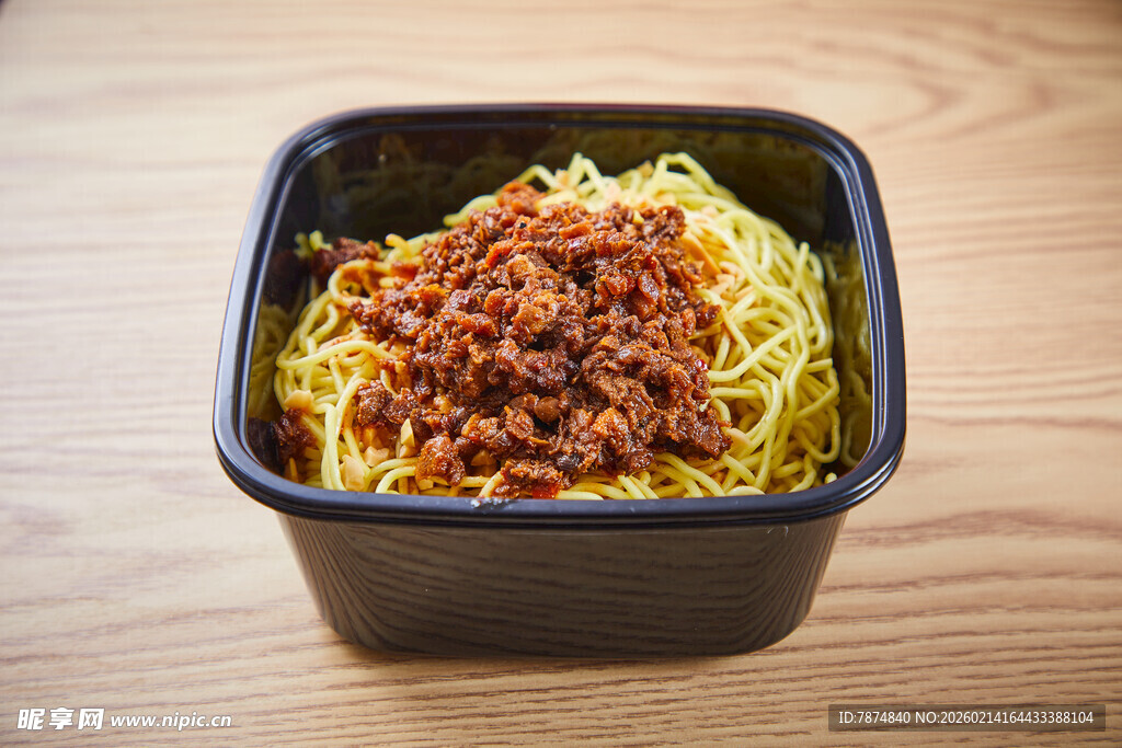 美味肉酱拌面