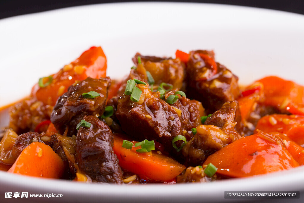 红烧牛肉配胡萝卜
