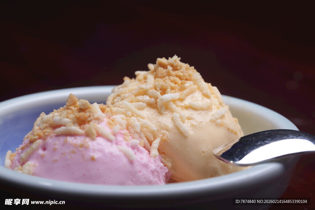 双色美味冰淇淋