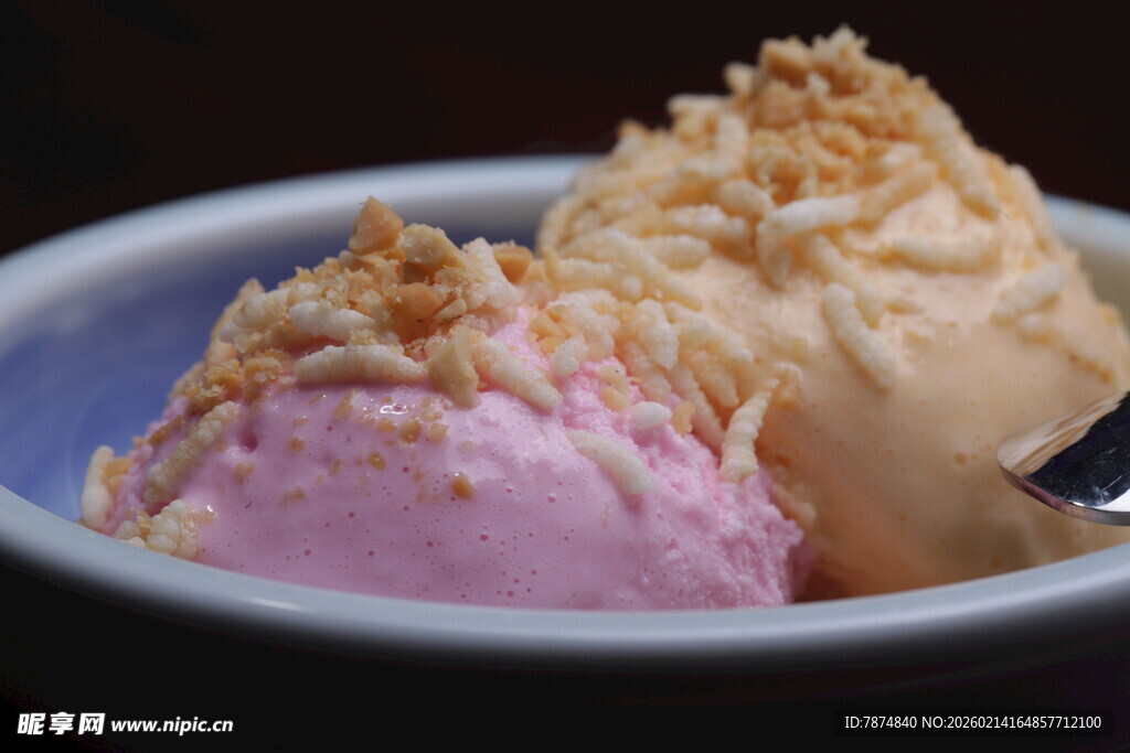 双色美味冰淇淋