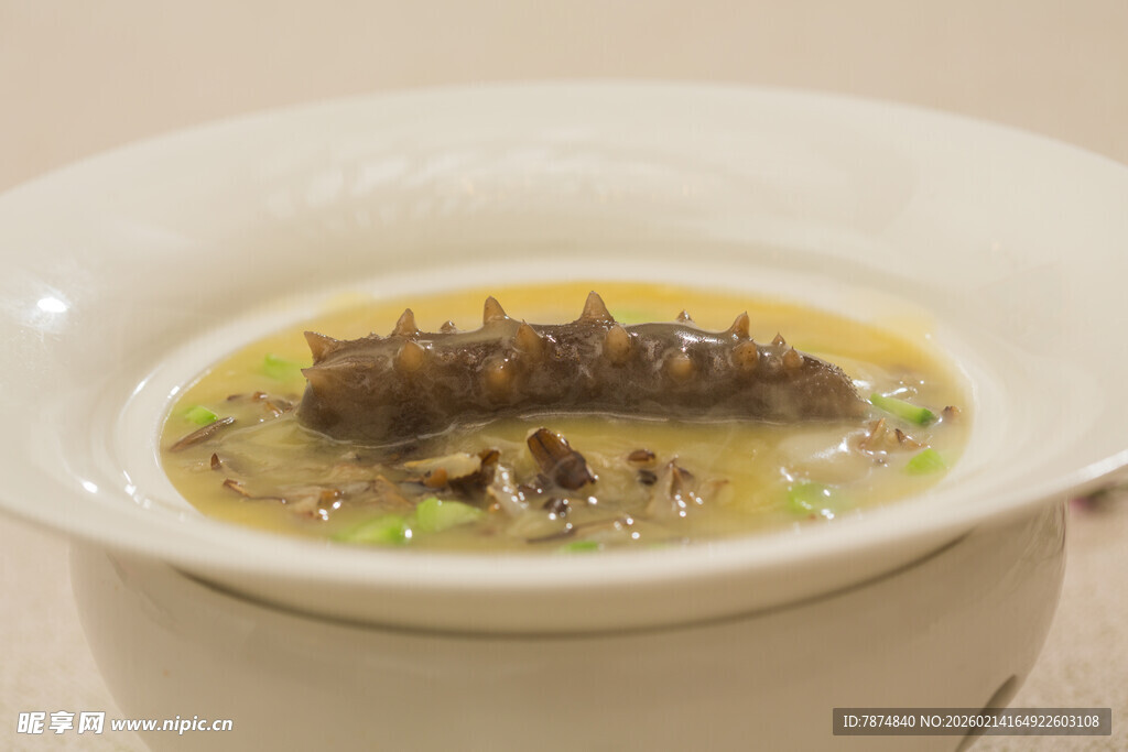 海参高汤炖煮营养美味