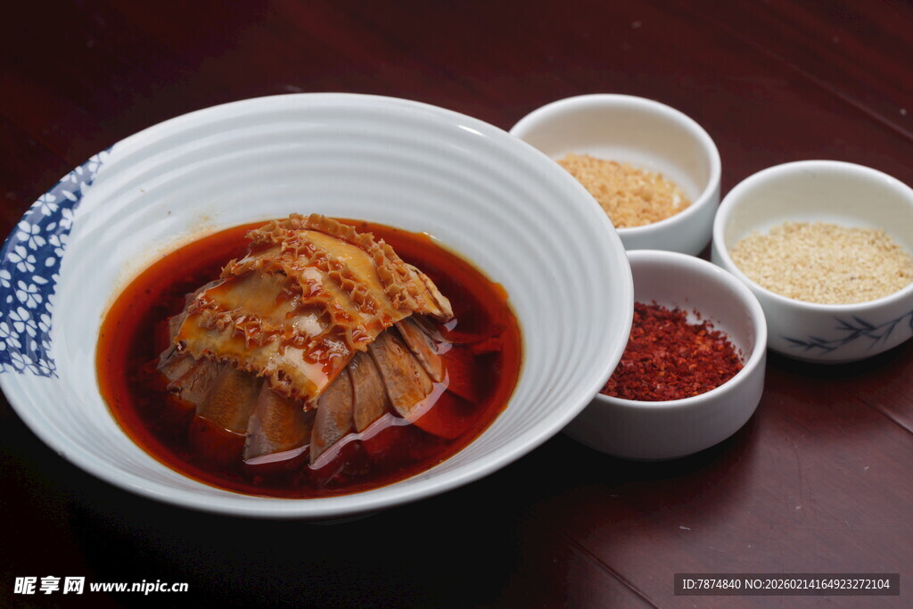 美味牛杂配多样蘸料