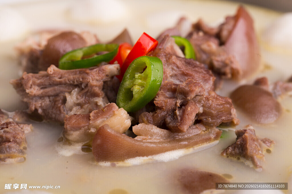 香辣美味的卤制鸭肉