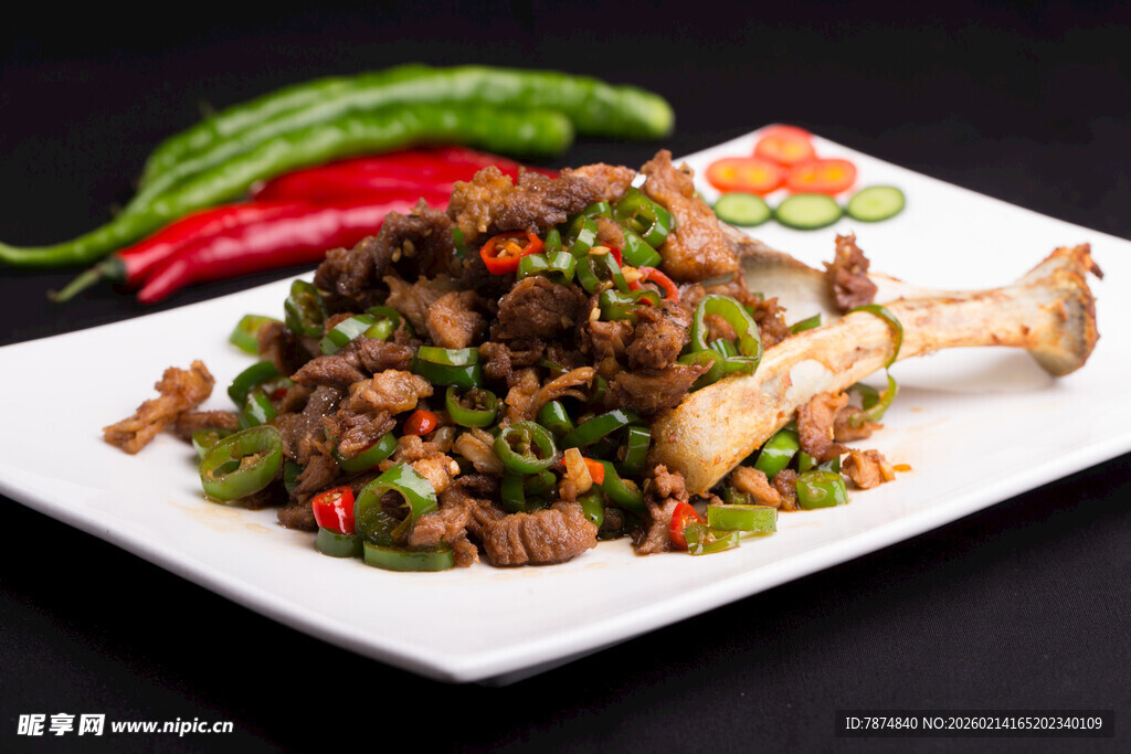 香辣炒兔肉配大骨