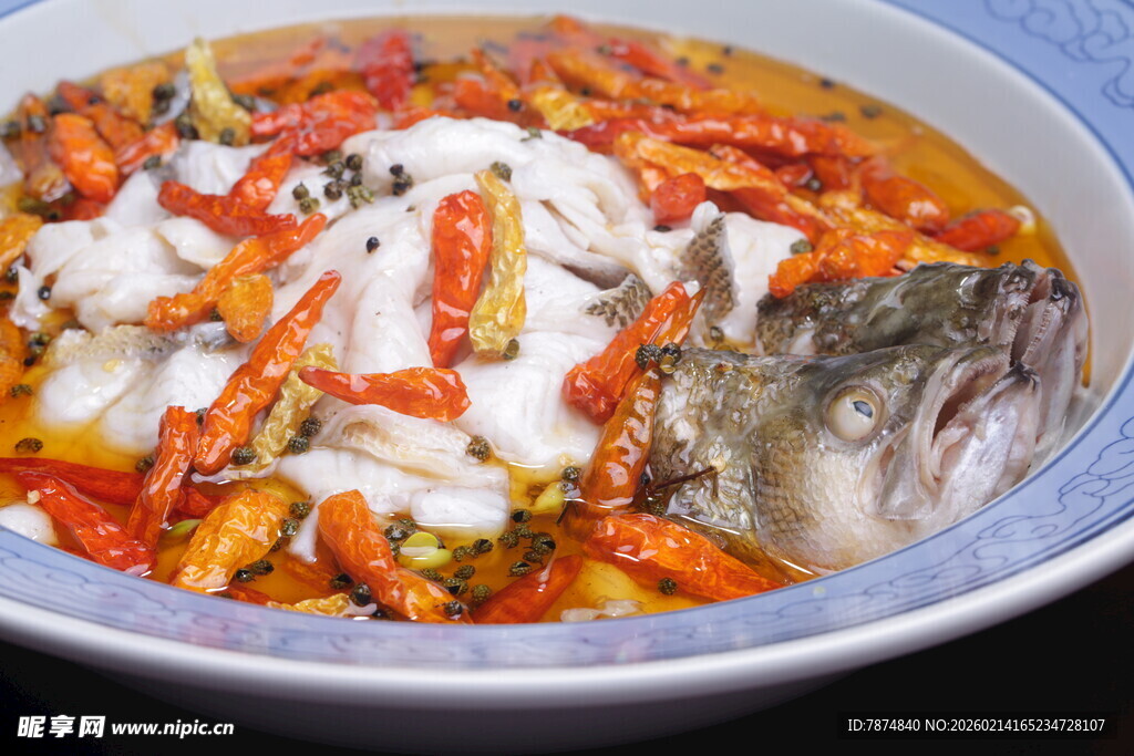 美味红烧鱼配丰富食材