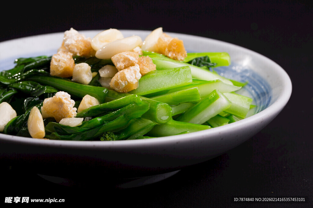 青菜拌坚果 清新好滋味