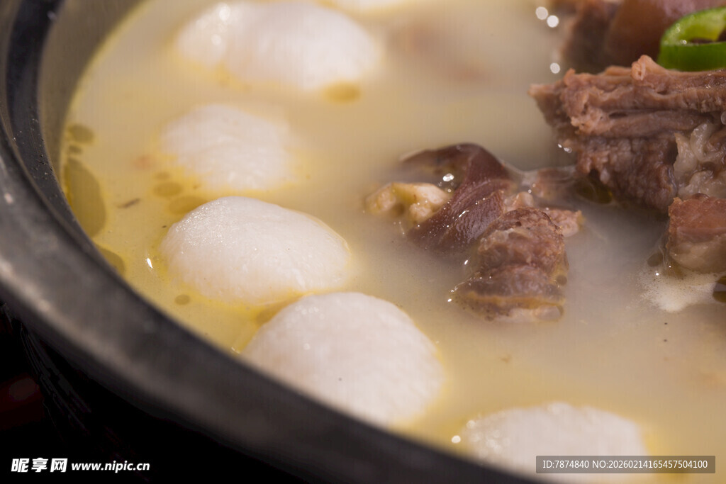 排骨炖汤圆美食特写