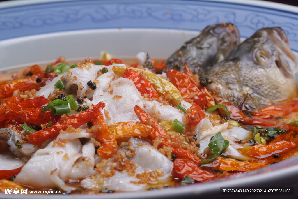 香辣可口的特色蒸鱼