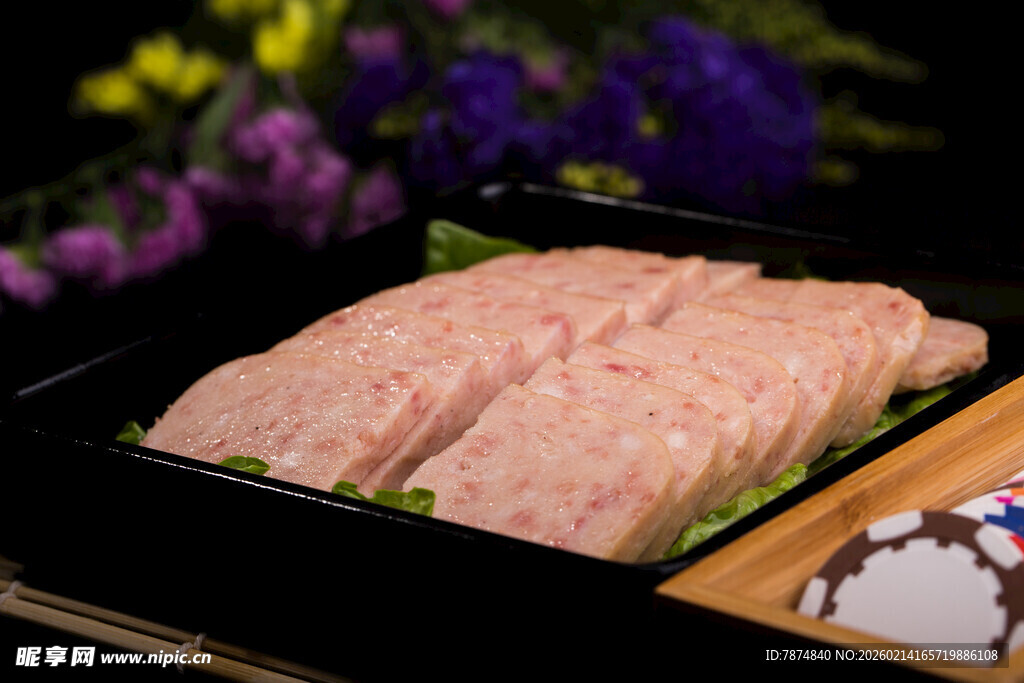 新鲜三文鱼刺身拼盘