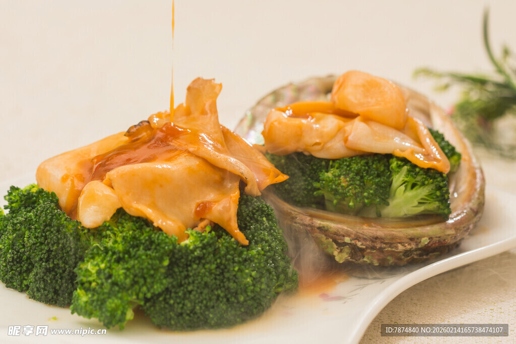 美味扇贝配西兰花