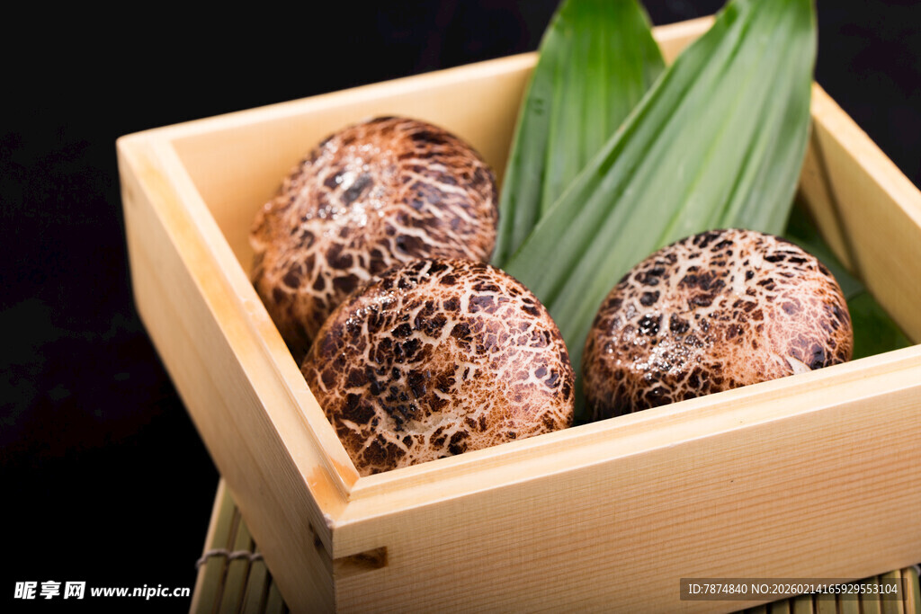 木盒中的特色鹌鹑蛋