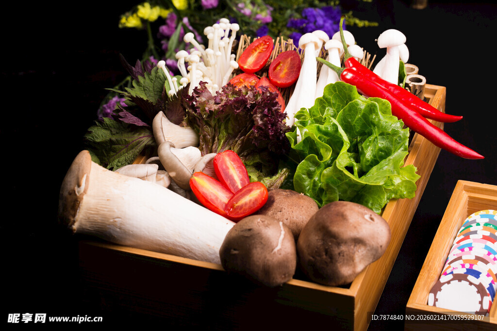 新鲜多样火锅食材拼盘