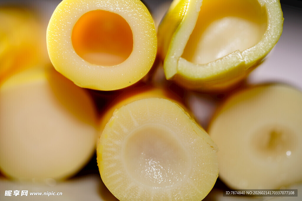 切开的新鲜竹笋