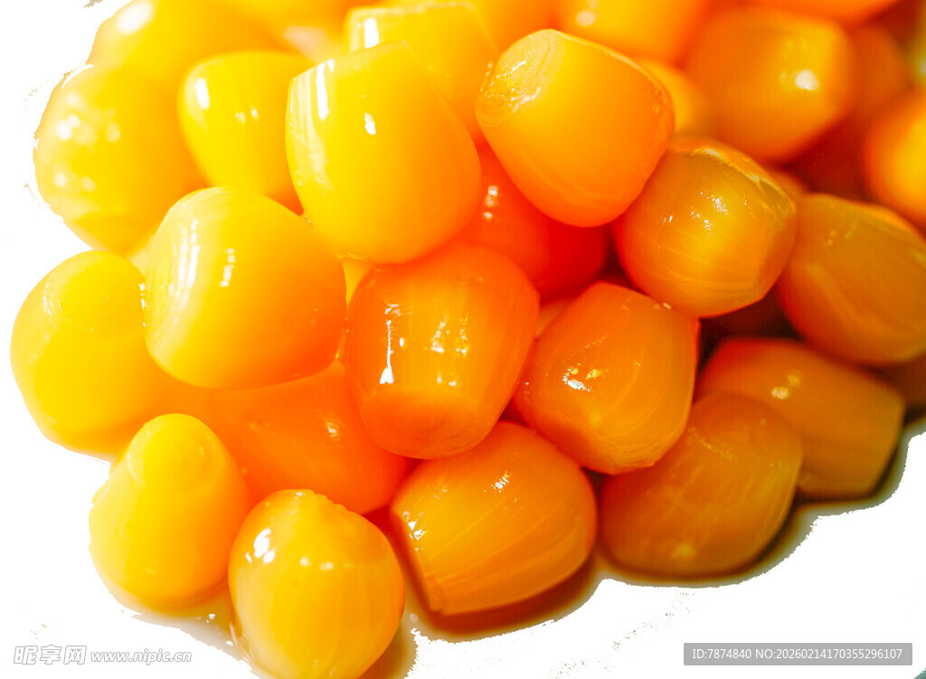 饱满金黄的新鲜玉米粒