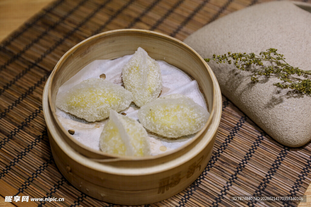 竹制蒸笼里的美味蒸饺