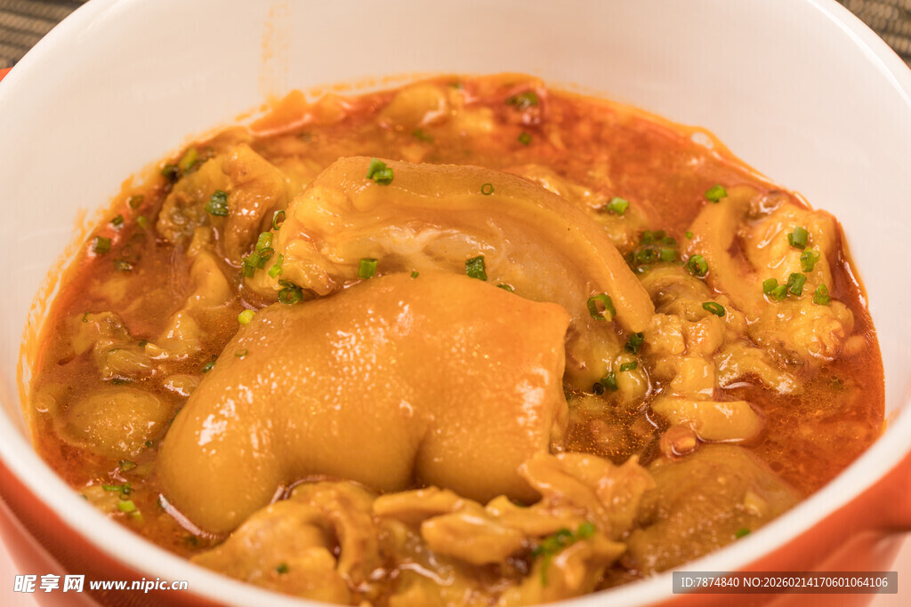 美味浓郁的炖鸡料理