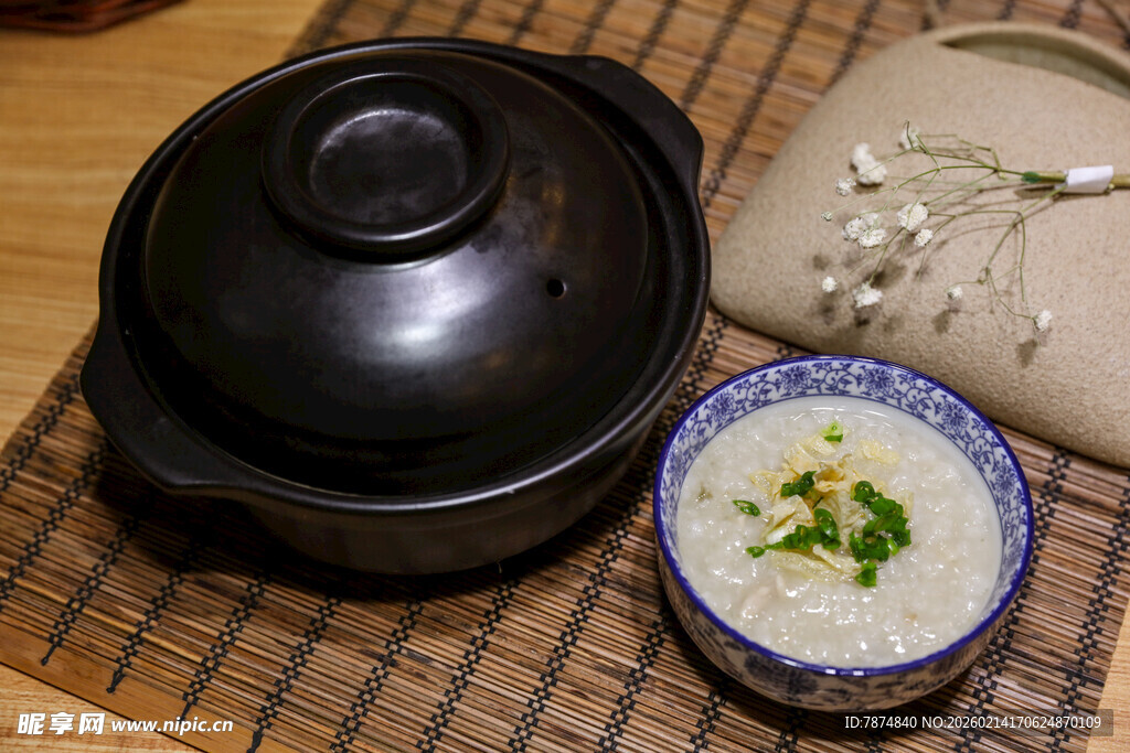 日式陶锅与美味汤品